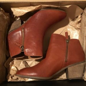 Brand new Frye Judith zip bootie with heel
